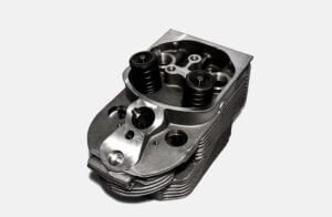 DEUTZ Dzinēja galvas komplekts. 04230608 DEUTZ Dzinēja galvas komplekts. 04230608