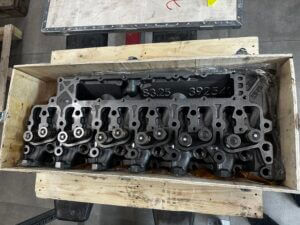 MOTORA GALVA CUMMINS 6TA-590, 3967458 GADĪJUMĀ MX120, MX170 (JAUNS)