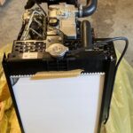 CAT C1.1 dzinējs 403A-11 – radiatora pusē
